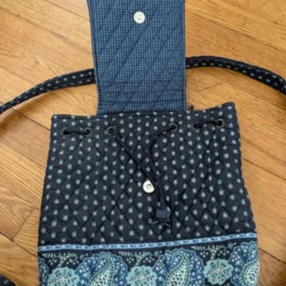 Stylish Black and Green Quilted Tote Bag - Picture 4 of 5